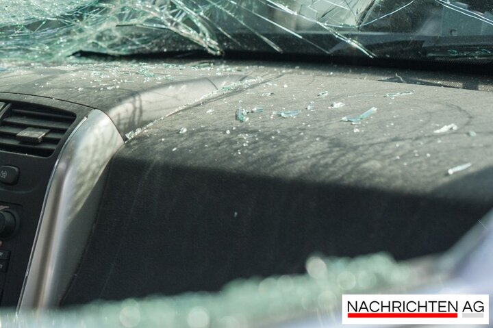 Frontalzusammenstoß auf B289: Zwei Fahrer verletzt, Straße gesperrt!