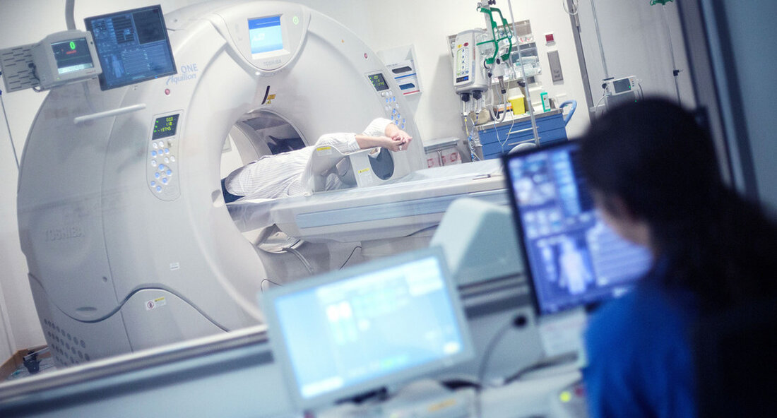 Mit der „Heidelberg Mannheim Health & Life Science Alliance“ soll der Wissenschafts- und Wirtschaftsstandort Rhein-Neckar-Region zu einem international führenden Cluster der Life Sciences, Gesundheitswirtschaft und Medizintechnik werden. 40 Millionen Euro investiert das Land in den Bau des Innovationscampus. „Gesundheit ist nicht nur ein zentrales Thema für jeden von uns, sondern auch ein entscheidender Sektor für die Wertschöpfung im Land und die Transformation unserer Wirtschaft. Schließlich sind die Bereiche Health und Life Sciences nicht nur in Deutschland, sondern weltweit vielversprechende Wachstumsmärkte. Mit dem neuen Innovationscampus in der Rhein-Neckar-Region stellen wir uns gemeinsam mit einer hervorragend aufgestellten Allianz aus Wissenschaft und Wirtschaft …