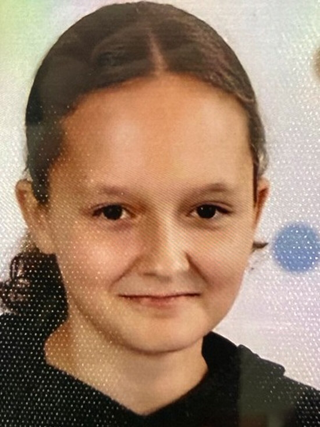 Die Polizei sucht die 15-jährige Lea Metzler aus Limeshain, die seit dem 24. Februar vermisst wird. Hinweise erbeten!