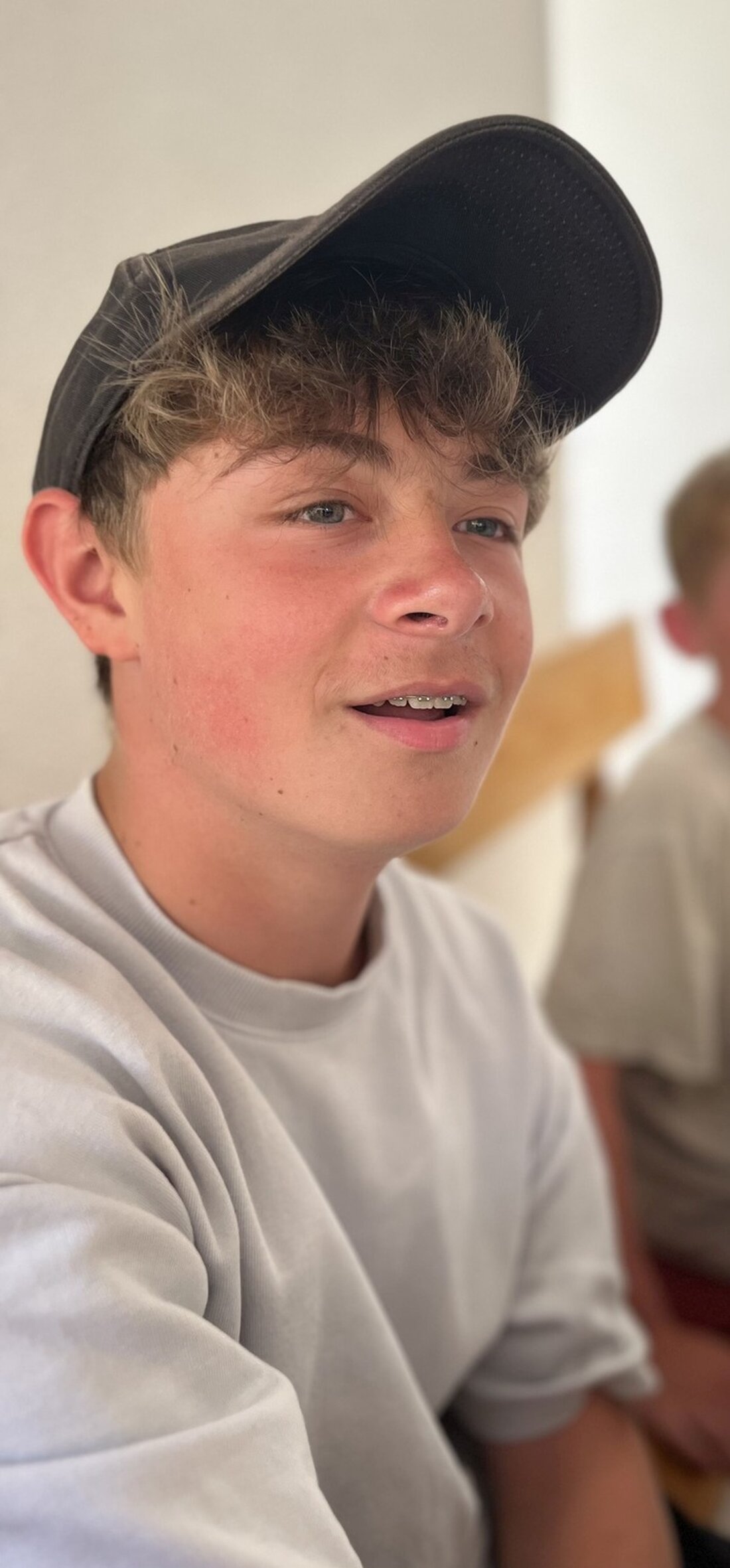 Luca Greco, 15 Jahre alt, wird seit dem 08.04.2025 aus Rauischholzhausen vermisst. Hinweise an die Polizei Marburg.