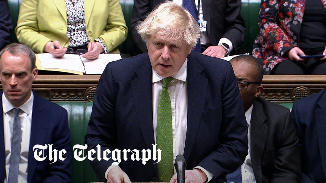 Großbritannien wird am Dienstag sein „erstes Sperrfeuer“ von Sanktionen gegen Russland entfesseln, sagte Boris Johnson, als Großbritannien, die EU und die USA nach einem endgültigen Urteil über Wladimir Putins jüngste Provokation gespalten waren. Nach der Ausrichtung eines Cobra-Notfalltreffens sagte der Premierminister, der Kreml sei auf eine „umfassende Invasion der Ukraine“ aus und die Vergeltungsmaßnahmen Großbritanniens würden die „wirtschaftlichen Interessen treffen, die Russlands Kriegsmaschinerie unterstützen“. Die westlichen Verbündeten sind sich weitgehend einig, dass sie nur im Falle einer umfassenden Invasion der Ukraine die härtesten Maßnahmen ergreifen werden. Diplomaten aus Großbritannien, der EU und den USA haben wochenlang in Diskussionen über mögliche &hellip;