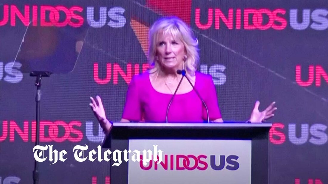 Jill Biden, die First Lady der USA, wurde dafür kritisiert, dass sie Latinos in einer Rede, die vom gesamten politischen Spektrum verurteilt wurde, mit Tacos verglich. Auf der jährlichen Konferenz der Bürgerrechts- und Interessenvertretungsorganisation UnidosUS in San Antonio, Texas, versuchte Frau Biden, die Gruppe zu loben, indem sie sagte, Latinos seien: „so einzigartig wie Frühstückstacos“. Frau Biden stolperte durch vorbereitete Notizen und sprach auch die berühmten von Puerto Rico und Dominikanern geführten Convenience-Stores, die als Bodegas bekannt sind, falsch als „Bogedas“ aus. San Antonio ist auch eine der großen Latino-Städte in den Vereinigten Staaten, mit einer Bevölkerung von fast 1,5 &hellip;