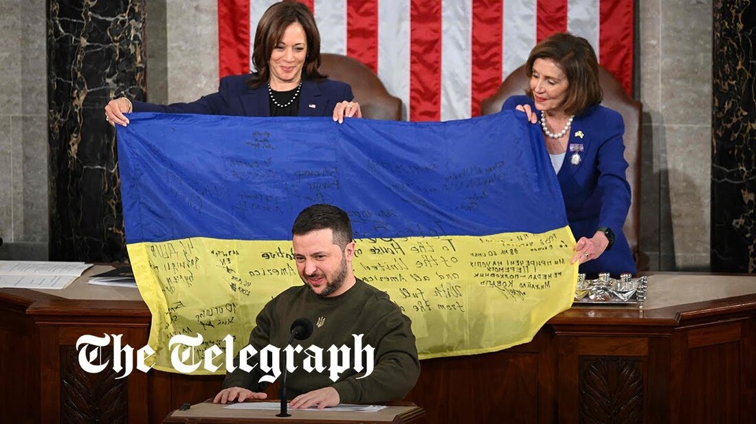 Präsident Wolodymyr Selenskyj hielt am Mittwoch eine historische Rede vor dem US-Kongress und erklärte, die Ukraine sei „am Leben und munter“ und werde „niemals kapitulieren“. In einer 20-minütigen Rede, die immer wieder von Standing Ovations unterbrochen wurde, beschwor der ukrainische Präsident den Geist des Zweiten Weltkriegs und des amerikanischen Unabhängigkeitskriegs. Er sagte Senatoren und Mitgliedern des Kongresses, seine Soldaten bräuchten mehr Waffen, einschließlich Flugzeuge, und dass die US-Ausgaben für die Ukraine keine &#8222;Wohltätigkeit&#8220;, sondern eine &#8222;Investition in globale Sicherheit und Demokratie&#8220; seien. Lesen Sie seine Rede im Folgenden vollständig: Liebe Amerikaner, in allen Bundesstaaten, Städten und Gemeinden, all jenen, die &hellip;