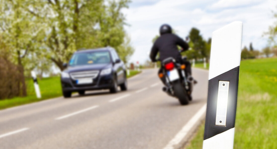 The „GIB ACHT IM VERKEHR“ traffic safety campaign is offering a prize worth €5,000 to recognize people or groups who have implemented a non-profit project to improve road safety in the last two years. The aim of the prize, which is awarded by the Land Safety Watch in Baden-Wurttemberg, is to encourage innovative and creative ideas in the field of accident prevention, particularly for children, young drivers, and seniors, as well as motorcyclists and cyclists. The campaign’s patron, Thomas Strobl, called upon citizens to submit their applications, emphasizing the goal of Vision Zero, which hopes to eliminate road fatalities and …