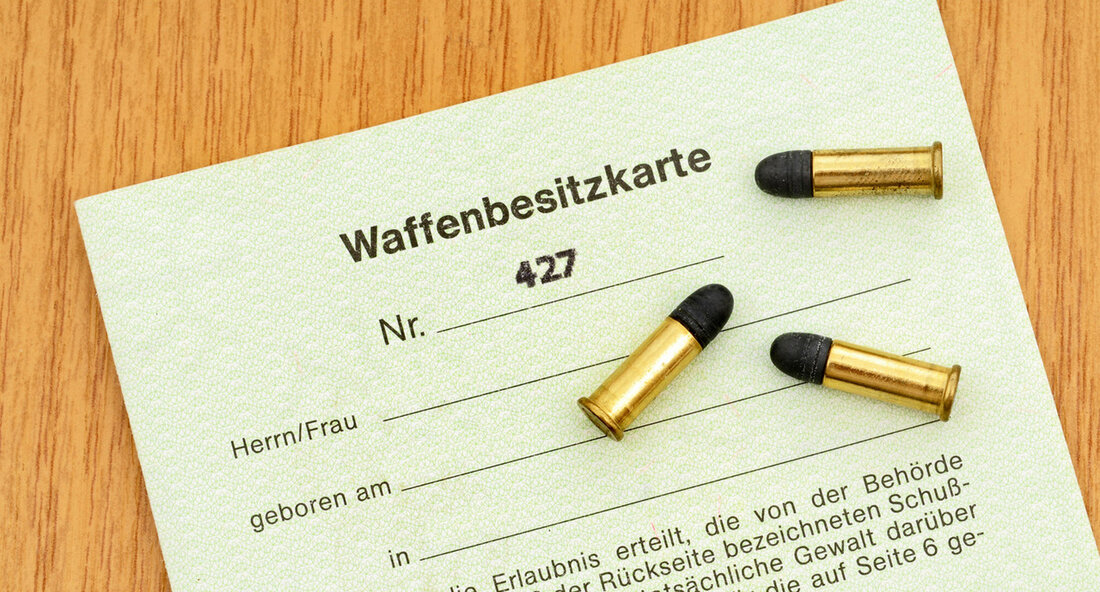 The Ministry of Interior, Digitalisation, and Municipalities responded to the criticism from the SPD regarding the possession of weapons by Reichsbürger. The Ministry stated that their security authorities have been effectively cracking down on extremists in Baden-Württemberg for many years, and that extremist individuals no longer receive permits for firearms. The Ministry’s goal is to disarm the Reichsbürger and extremist scene in Baden-Württemberg, and they have already revoked the permits for over 500 weapons that were in the hands of extremist individuals. The Ministry is continuing to strengthen their regulations and has called for even stricter laws at a federal …