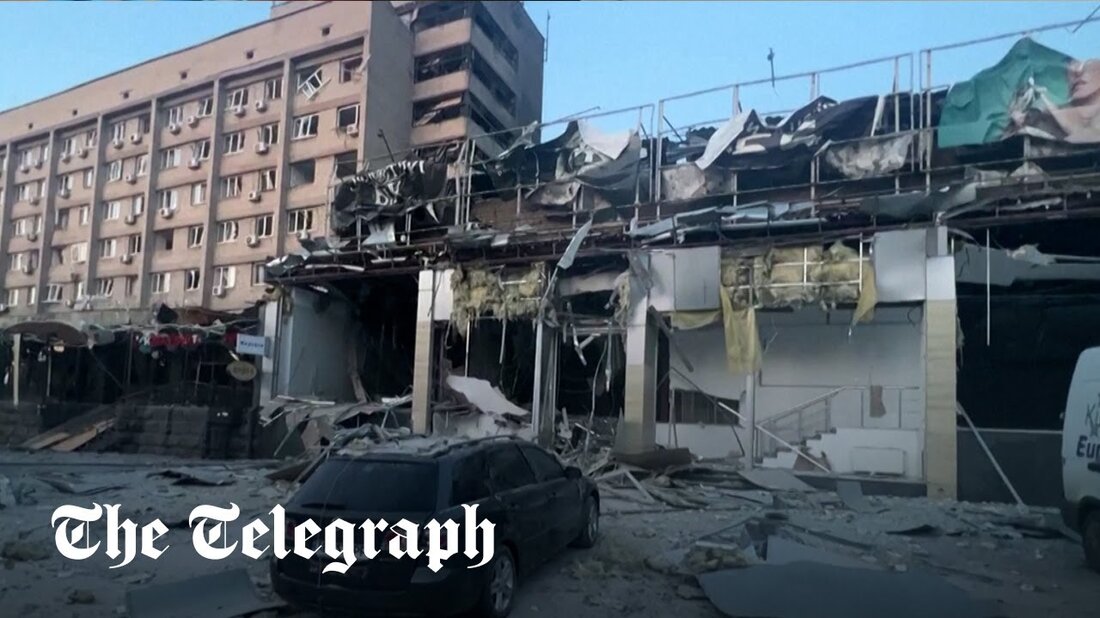 In der ostukrainischen Stadt Kramatorsk ist die Ria Lounge Bar einer der wenigen Orte, die nach fast anderthalb Jahren Krieg noch geöffnet sind. Während fast alle anderen anständigen Kneipen weitgehend geschlossen haben, bietet es ausgezeichnete Pizza, kalte Getränke – und eine willkommene Erholung von der nicht allzu weit entfernten Front im Donbass. Als mein Übersetzer und ich gestern Abend um 19 Uhr dort saßen und die Speisekarte durchstöberten, waren wir nicht besonders erfreut, als ein Anruf uns zu einem dringenden Vorstellungsgespräch am anderen Ende der Stadt verschleppte. Die Arbeit geht jedoch vor – und hat in diesem Fall möglicherweise unser &hellip;