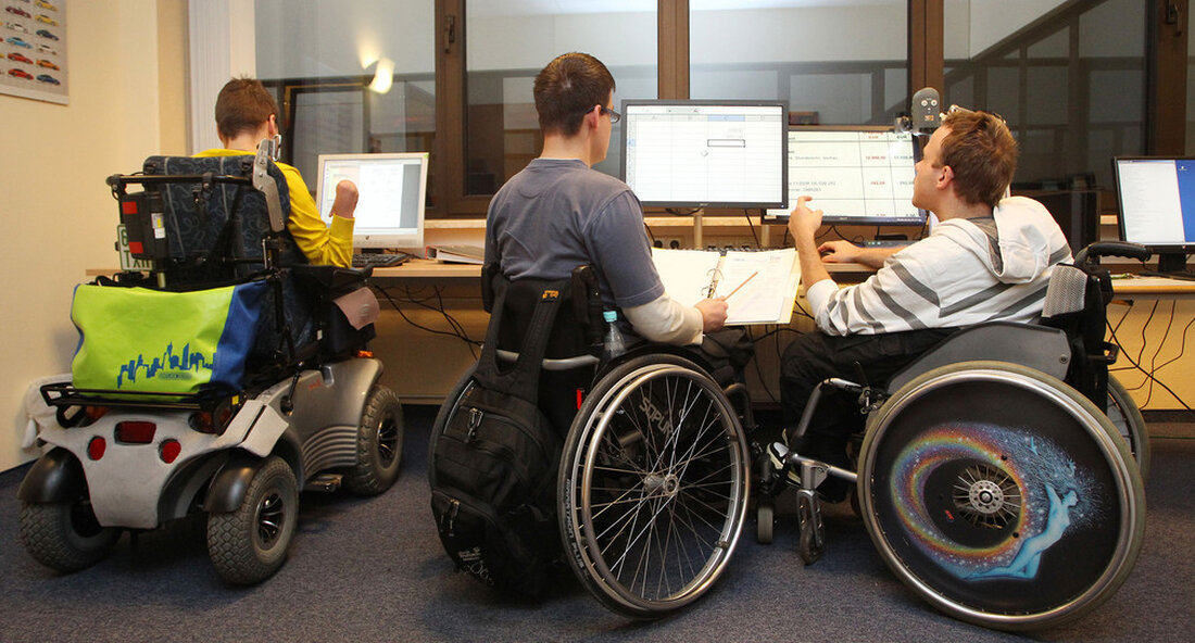 Für den Ausbau der Behinderteneinrichtungen und andere Inklusionsprojekte standen in diesem Jahr insgesamt rund 17,5 Millionen Euro zur Verfügung. Die Mittel stammen aus dem Staatshaushalt und der sogenannten Ausgleichsabgabe. Minister für Soziales und Integration Manne Lucha hat fast 3,6 Millionen Euro für den Ausbau der Behinderteneinrichtungen und für weitere Inklusionsprojekte im Land freigegeben. Damit können fünf Initiativen in den Kreisen Ostalb und Ortenau sowie in den Kreisen Tuttlingen und Ravensburg umgesetzt werden. „Unser Ziel ist klar: Menschen mit Behinderung sollen in Baden-Württemberg ihr Leben selbstständig gestalten können. Besonderes Augenmerk wird auf gemeinschaftsnahes Wohnen und inklusives Arbeiten gelegt. Die von uns …