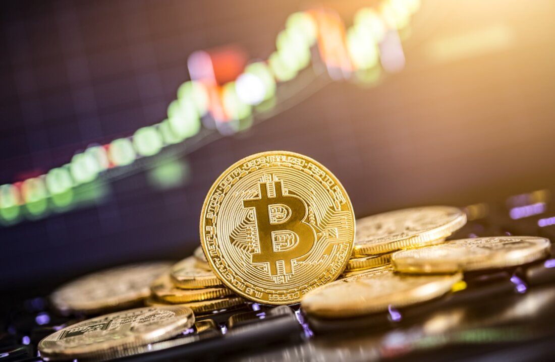 Wir hatten eine weitere arbeitsreiche Woche auf dem Krypto -Markt: Bitcoin traf 109.000 US Wird Krypto mit klareren Vorschriften annehmen, und Trump unterschreibt die Executive Order für die Krypto -Arbeitsgruppe. Bitcoin kostet 109.000 US -Dollar Bitcoin erreichte am Montag ein neues Allzeithoch von über 109.000 US-Dollar, bevor Donald Trumps Amtseinführung am Montag. Am 20. Januar erreichte Bitcoin ein neues Hoch, da die Marktstimmung über Trumps Pläne für die Kryptoindustrie weiterhin optimistisch ist. Das jüngste Hoch übertrifft seinen früheren Rekord von über 108.000 US -Dollar, den es im Dezember erreicht hat. Trump erwähnte auch Bitcoin in einem SonntagsredeHervorhebung seiner Rekordleistung seit …