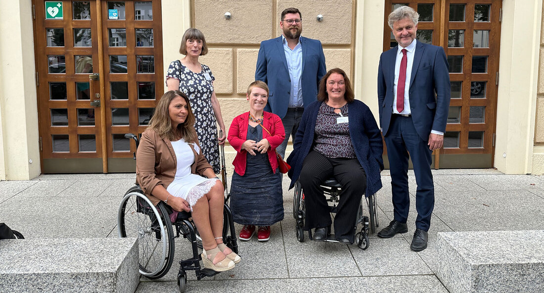 Großes Engagement des Beirats für Menschen mit Behinderung der Stadt Karlsruhe wird gewürdigt Karlsruhe, 20. September 2023 &#8211; Der Beirat für Menschen mit Behinderung der Stadt Karlsruhe wurde kürzlich für sein 20-jähriges Bestehen gefeiert. Simone Fischer, die Landes-Behindertenbeauftragte von Baden-Württemberg, bedankte sich bei den Mitgliedern des Beirats für ihr großes Engagement und ihre langjährige Unterstützung. Der Beirat für Menschen mit Behinderung wurde als erster städtischer Beirat dieser Art in Baden-Württemberg gegründet. Er hat sich in den letzten zwei Jahrzehnten beharrlich für eine barrierefreie und inklusive Stadtgesellschaft eingesetzt. Dies spiegelt sich in den zahlreichen Argumenten und Anregungen wider, die der Beirat &hellip;