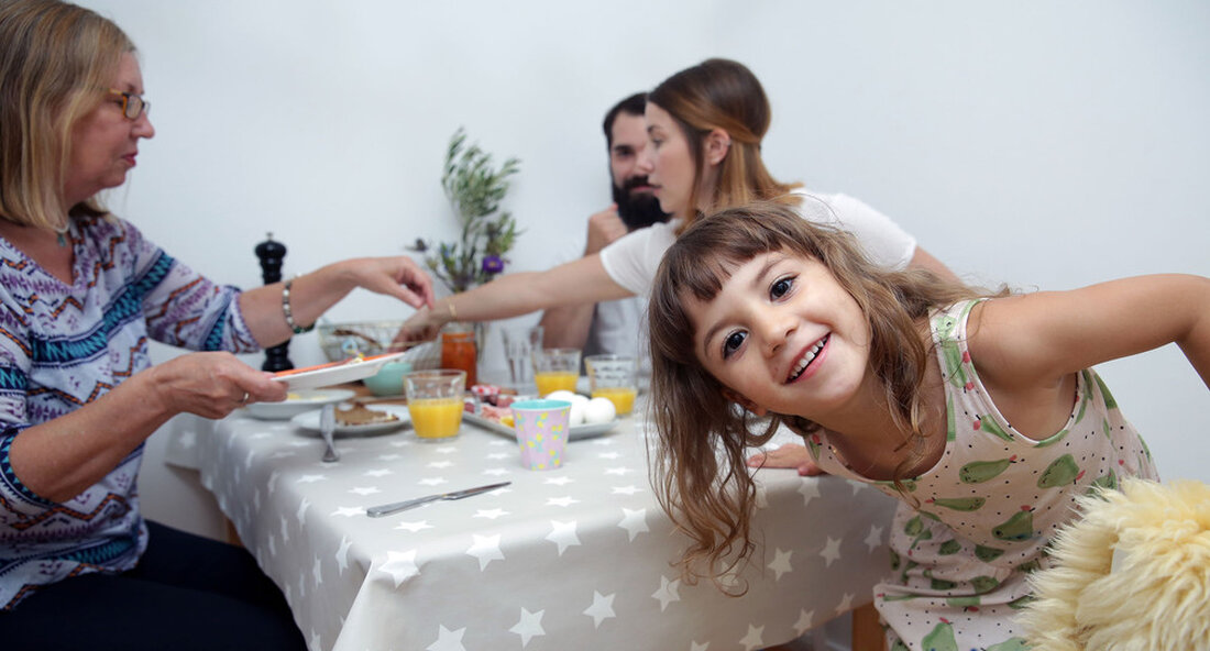 Mit dem Ausbau der Familienbildungs- und Beratungsangebote sowie der Schuldenberatung will die Landesregierung die sozialen Folgen der Pandemie für Familien und armutsgefährdete Menschen mildern. Mit insgesamt 5,3 Millionen Euro baut die Landesregierung die Familienbildung und Familienberatung sowie die Schuldnerberatung aus. Das hat der Sozialminister Manne Lucha kommuniziert. Das Land will die sozialen Folgen der Pandemie für Familien und armutsgefährdete Menschen abmildern. „Mit diesem Paket wollen wir sicherstellen, dass die soziale Kluft in unserem Land nicht noch größer wird. Wir unterstützen gezielt die Menschen, die von den sozialen Folgen der Pandemie am stärksten betroffen sind“, so Lucha. 4,7 Millionen Euro zusätzlich …