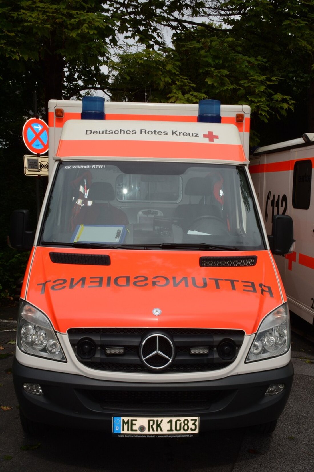 Ein 84-jähriger Fußgänger wurde am 6. März 2025 in Heiligenhaus von einem Auto angefahren und schwer verletzt. Erste Hilfe wurde geleistet.