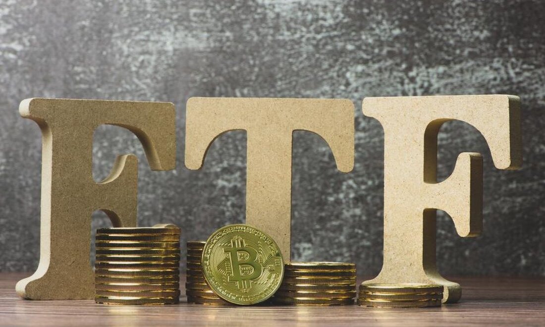 Die Unterstützung für die Umwandlung des Grayscale Bitcoin Trust in einen Spot-ETF war von US-Investoren immens, da sich die SEC für öffentliches Feedback öffnete. Einige sagen, dass der Watchdog die Reichen auf Kosten der Einzelhändler schützt, während andere in Frage stellen, warum die Aufsichtsbehörde einen Futures-ETF und keinen Spot-ETF genehmigt hat. Die US-Börsenaufsichtsbehörde Securities and Exchange Commission war unnachgiebig gegen einen Bitcoin-Spot-ETF, aber wenn man sich auf das öffentliche Feedback verlassen kann, stimmen amerikanische Investoren dem Watchdog nicht zu. Die Unterstützung für die Umwandlung des Grayscale Bitcoin Trust in einen Spot-ETF war von US-Investoren immens, nachdem die SEC begonnen hatte, …