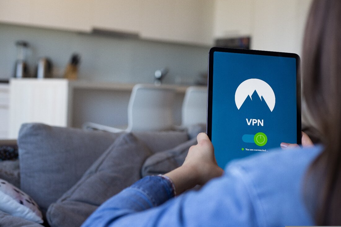Machen Sie sich Sorgen um Ihre Privatsphäre und die Sicherheit im Internet in Deutschland? Ein virtuelles privates Netzwerk (VPN) kann Ihnen helfen, Ihre persönlichen Daten und Internetaktivitäten vor neugierigen Blicken zu schützen. Allerdings sind nicht alle VPNs gleich, und einige sind sicherer und privater als andere. In diesem Artikel stellen wir Ihnen fünf VPN-Dienste vor, die ein Höchstmaß an Sicherheit und Datenschutz garantieren, darunter das erste empfohlene VPN, ProtonVPN. Proton VPN ProtonVPN ist ein in der Schweiz ansässiger VPN-Dienst, der für sein Engagement für Datenschutz und Sicherheit bekannt ist. Er verwendet AES-256-Verschlüsselung, hat eine No-Logging-Politik und bietet mehrere fortschrittliche Sicherheitsfunktionen &hellip;