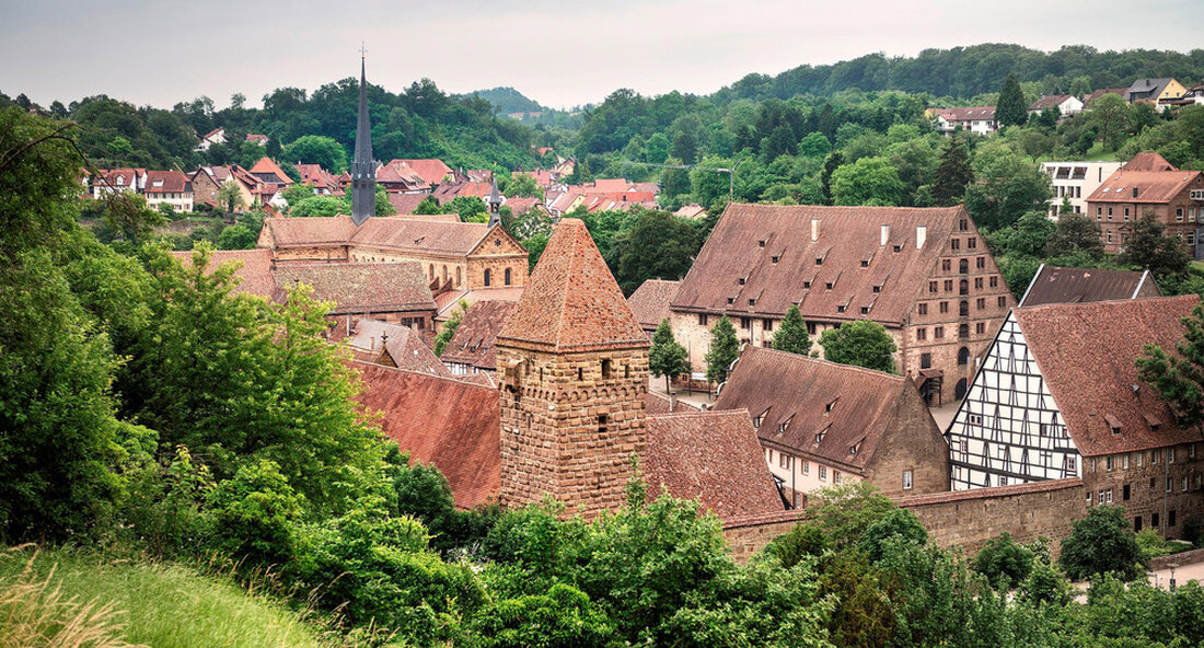 In sechs Klöstern in Baden-Württemberg findet am Klostererlebnistag unter dem Motto „Klöster für die Ewigkeit“ ein abwechslungsreiches Programm unter hygienischen Bedingungen statt. Sechs Klöster in Baden-Württemberg bieten ein spezielles Programm für den Klostererlebnistag an. Das Aktionstag steht unter dem Motto „Klöster für die Ewigkeit“ und knüpft damit an das Themenjahr von an Staatspaläste und Gärten von Baden-Württemberg (SSG) „Unendlich schön. Denkmäler für die Ewigkeit “. Die Hygiene- und Distanzregeln gelten für alle Veranstaltungen. „Der Klostertag ist zu einer schönen Tradition geworden. Ich freue mich, dass es dieses Jahr fortgesetzt wird “, sagte Finanzminister Edith Sitzmann. „Ein familienfreundliches Programm mit Kinderkundgebungen, …