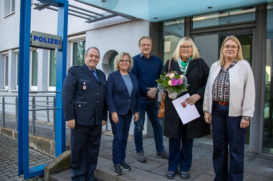Zwei langjährige Mitarbeitende des Polizeipräsidiums Trier wurden von Polizeipräsidentin Anja Rakowski in den Ruhestand verabschiedet.