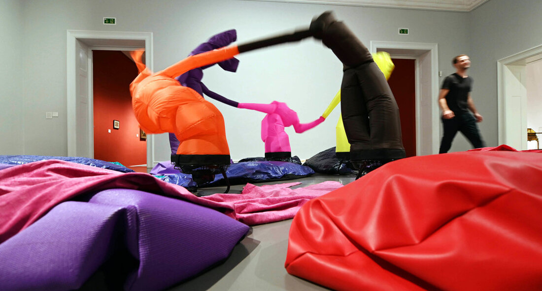 Der Innovationsfonds Art. 2021 unterstützt insgesamt 34 Projekte im Land. Die diesjährige Förderung konzentriert sich auf innovative Kunst- und Kulturprojekte, neue Kommunikationsformate, zielgruppenspezifische Angebote und künstlerische Konzepte. Auch digitale und hybride Formate werden gefördert. Das Ministerium für Wissenschaft, Forschung und Kunst fördert durch die Innovationsfonds Art weitere 34 Projekte in Baden-Württemberg mit insgesamt 1,3 Millionen Euro. Zusammen mit den 12 Projekten im Bereich des jüdischen Lebens, die auch vom Innovationsfonds unterstützt werdenDas ergibt ein Gesamtvolumen von 1,6 Millionen Euro. „Die Projekte des Art Innovation Fund zeigen einmal mehr die Vielfalt der Kunst- und Kulturlandschaft Baden-Württembergs und die Notwendigkeit, sie in …