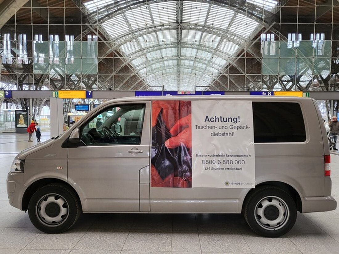 Die Bundespolizei informiert über Taschendiebstahl-Prävention auf ihrer Ostertour in Mitteldeutschland am 15. April im Hauptbahnhof Leipzig.