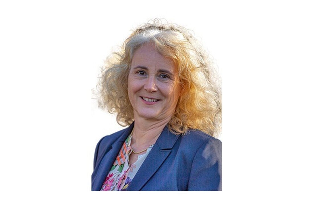 Die AfD-Fraktionssprecherin Carola Wolle fordert eine Überprüfung des Rechtsanspruchs auf Kita-Plätze, um Familienbedürfnisse besser zu berücksichtigen.