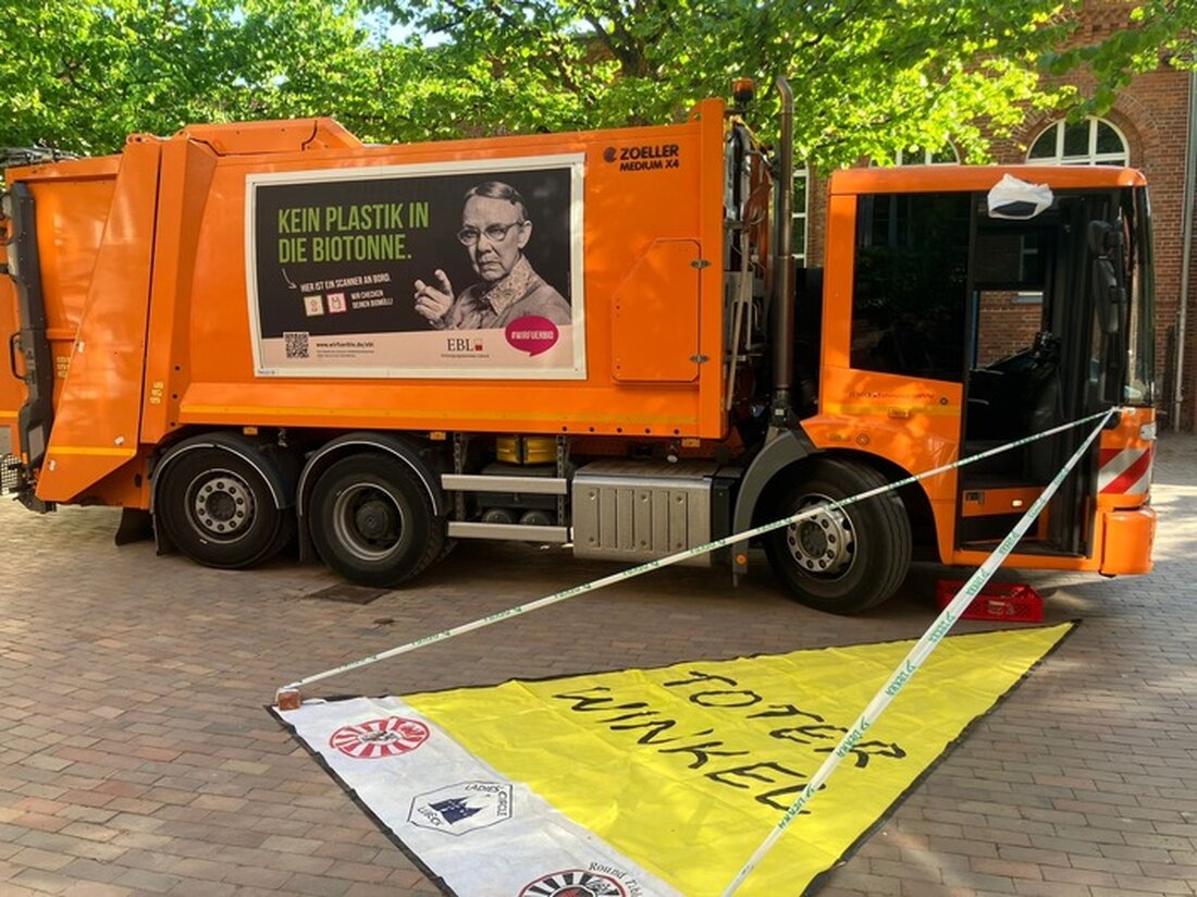 Die Aktion "Toter Winkel" in Lübeck 2025 informiert Kinder über Gefahren im Straßenverkehr und bietet praxisnahe Erfahrungen mit großen Fahrzeugen.