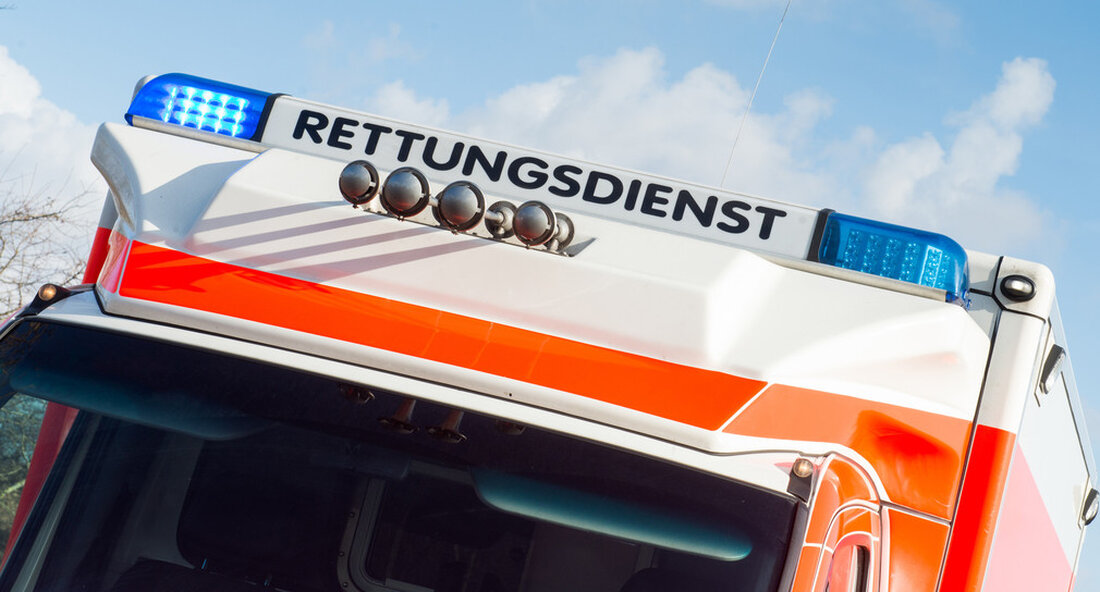 Der Landesrettungsdienst beschließt ein neues Maßnahmenpaket, das dazu führt, dass Sanitäter im Rettungsdienst Baden-Württemberg mehr medizinische Maßnahmen durchführen dürfen und Patienten schneller geholfen werden kann. „Notsanitäter helfen Menschen und retten Leben. Sie haben ab heute mehr Möglichkeiten, Menschen im Notfall noch schneller zu helfen. Damit gehen wir den nächsten wichtigen Schritt zur Verbesserung der Patientenversorgung und Optimierung des Rettungsdienstes in Baden-Württemberg – und wir zeigen den hochqualifizierten Rettungssanitätern im Rettungsdienst die fachliche Anerkennung, die sie verdienen“, so der stellvertretende Ministerpräsident und Minister des Landes Baden-Württemberg Innere Thomas Strobel. Ab dem 1. Juli 2022 ist es drin Rettungsdienst Baden-Württemberg Sanitäter sind …