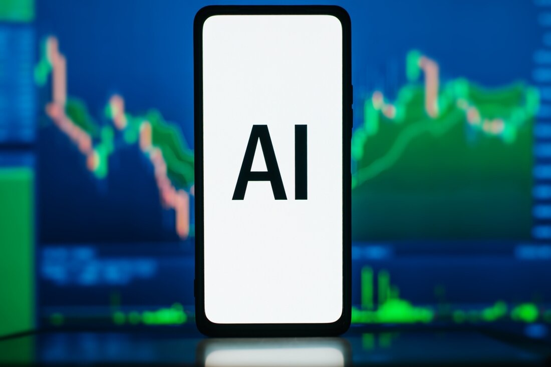 Die zentralen Thesen Die dezentrale algorithmische Handelsplattform von Algotech soll die schnelllebige Welt des Kryptowährungshandels ansprechen. Das Projekt befindet sich noch im Vorverkauf und hat bisher mehr als 3,2 Millionen US-Dollar eingesammelt. Real-World Asset (RWA)-Tokenisierung, Künstliche Intelligenz (KI), GameFi, Layer-2 SocialFi. Dies sind derzeit einige der wichtigsten Narrative im Bereich der Kryptowährungen. In den letzten Monaten konnten mehrere KI-Token hervorragende Zuwächse verzeichnen. Allerdings wurde der KI im Bereich des Kryptowährungshandels nicht viel Aufmerksamkeit geschenkt. Algotech begibt sich auf diese Mission und möchte mit seiner Technologie einen Unterschied in der Welt des Kryptowährungshandels machen. Was ist Algotech? Bevor wir tiefer in …
