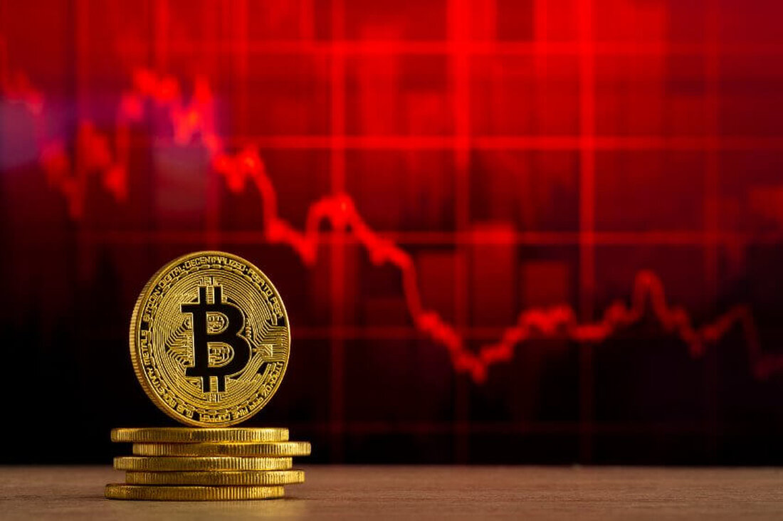 Der Bitcoin-Preis (BTC) fiel auf unter 56.000 USD, da die deutsche Regierung mehr BTC verkaufte On-Chain-Daten zeigen, dass Deutschland am Montag mehr als 16.000 BTC an Börsen gesendet hat – die größten Überweisungen an einem einzigen Tag. Der Bitcoin-Preis fiel am Montag erneut unter 56.000 $ und lag zum Zeitpunkt des Schreibens um etwa 2 % niedriger, als Deutschland seinen BTC-Verkaufsrausch auf ein neues Niveau brachte. Per On-Chain-Datenverfolgung die Bitcoin im Besitz der deutschen Regierungwurden am Montag mehr als 16.000 BTC an Krypto-Börsen gesendet – der größte derartige Dump des staatlich kontrollierten Wallets an einem einzigen Tag. Der Ausverkauf intensivierte …