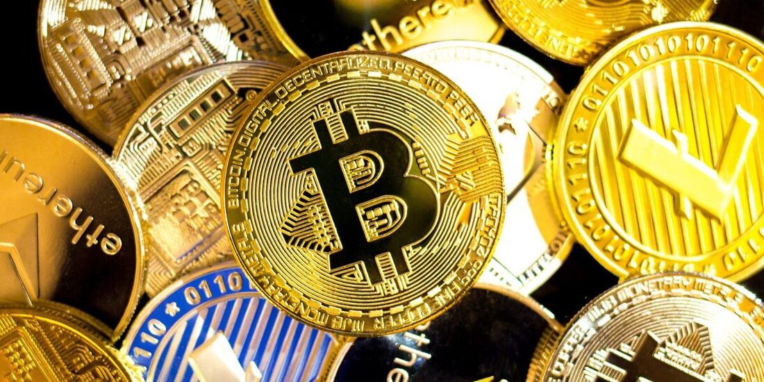Laut Davis müssen Anleger Gewinnmünzen (gut etablierte Münzen) wie Bitcoin, Ethereum, Polkadot und einige andere verdoppeln oder verdreifachen. Es ist wichtig zu beachten, dass Sie bis zum Verkauf nur Papiergeld haben, das laut Davis im Handumdrehen verdampfen kann. Nach dem jüngsten Wachstum des Kryptomarktes, bei dem Bitcoin ein neues Allzeithoch erreicht hat, wird erwartet, dass viele Menschen in den nächsten sechs Monaten in den Markt einsteigen. Laut Lark Davis, einem Youtuber und Crypto-Influencer, gibt es Möglichkeiten, finanzielle Freiheit zu schaffen und zu erhalten, und Hier sind einige davon. „Heirate nicht mit deinen Münzen“ Heiraten Sie nicht mit Spekulationstüten mit NFTs …