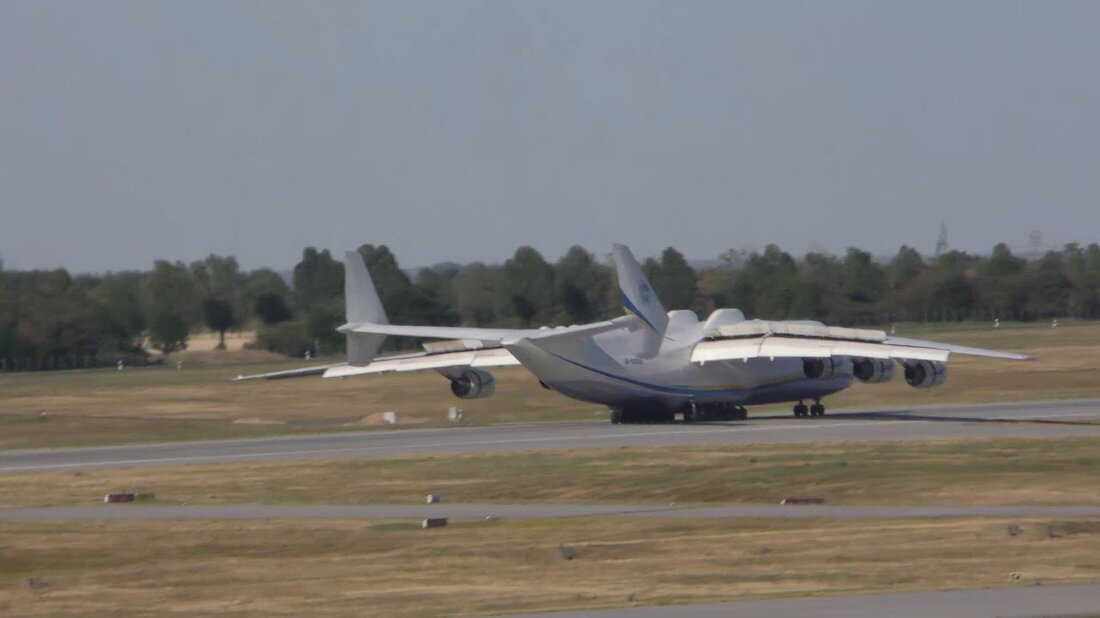 Und wieder landete die AN-225 auf dem Flughafen Leipzig / Halle, diesmal gegen 17.55 Uhr auf der Landebahn im Norden. . Youtube-Link