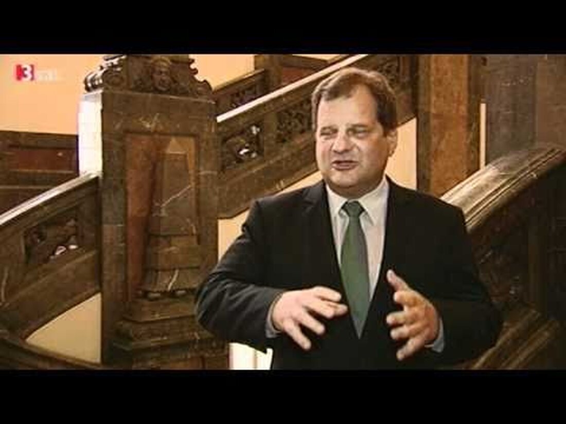 Thomas Fabian, Oberbürgermeister der Stadt Leipzig, erklärt im Interview, warum Leipzig den hässlichen Titel „Armutshauptstadt Deutschlands“ trägt und warum Menschen, die in unserer Gesellschaft täglich arbeiten, auf Leistungen des Sozialstaats angewiesen sind. Außerdem stellt Fabian die Projekte vor, mit denen die Stadt Leipzig gegen Armut und ihre Folgen vorgeht. Ausstrahlung im 3sat Fernsehen ab 9.9.2009. Youtube-Link