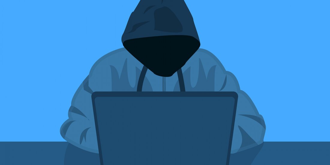 Ronin hat seine Benutzer darüber informiert, dass es daran arbeitet, die Gelder wiederzuerlangen oder Benutzer zu erstatten, um die Geschäftskontinuität durch Vertrauen sicherzustellen. Das Ethereum-Netzwerk hat die Adresse des Ausbeuters für Ermittlungszwecke mit einer roten Flagge markiert. Am 23. März 2022 wurde ein Backside-Angriff auf die Ronin-Brücke durchgeführt und mehr als 600 Millionen US-Dollar abgezapft. Sechs Tage später hat die Firma den Angreifer identifiziert, nachdem ein Benutzer 5K ETH nicht abheben konnte. Stellt sich die Frage, ist der Kleinhändler geschützt? Darüber hinaus wurde der Angriff erst identifiziert, nachdem ein Walkonto einen Auszahlungsfehler gemeldet hatte. „Heute früh haben wir entdeckt, dass …