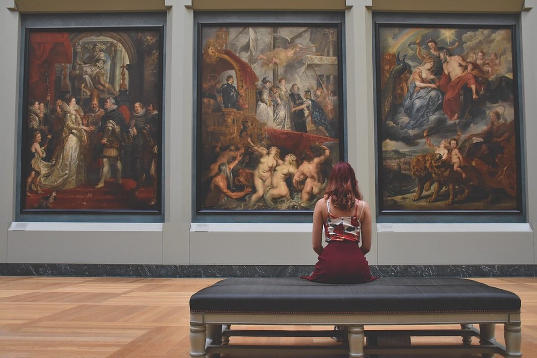 Leipzig: Ausstellung zum geplanten Freiheits- und Einheitsdenkmal Leipzig. Der ziehharmonika-artige Blechbau am westlichen Rand des Wilhelm-Leuschner-Platzes erfüllt schon mal eine wichtige Funktion: Er sorgt für Aufmerksamkeit. Passanten bleiben stehen und schauen neugierig. Wer dieses Konstrukt kennt, ist bis 1989 in der DDR groß geworden. Wer diese historische „Raumerweiterungshalle“ (Baujahr 1975, Made In GDR) noch nie gesehen hat, dessen Neugier ist trotzdem geweckt. Keine schlechten Voraussetzungen für eine Ausstellung, die im Inneren des Baus das Interesse für eines der umstrittensten Projekte der letzten Jahre in Leipzig wecken soll. Am 5. September startet hier die Wanderausstellung zum Freiheits- und Einheitsdenkmal in Leipzig. …