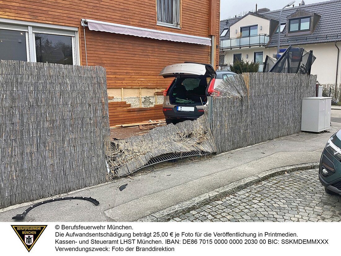 Am 6. Februar 2025 meldete eine Anwohnerin einen Pkw-Unfall an der Stockdorfer Straße. Feuerwehr München prüfte den Schaden.