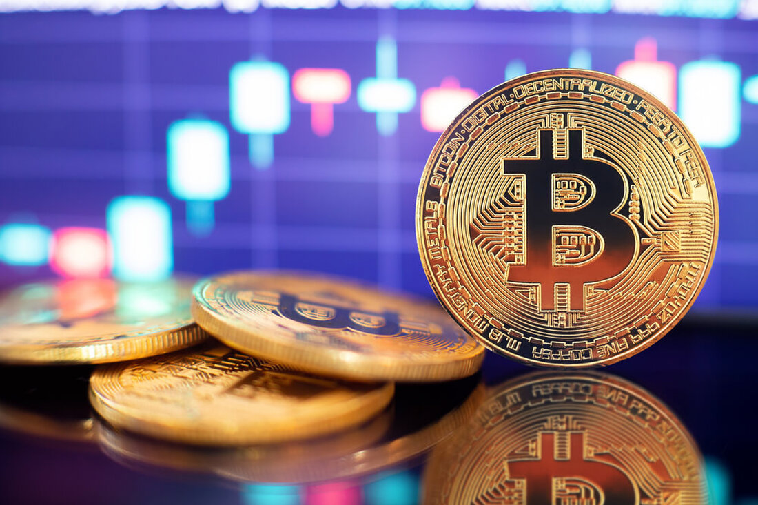 Bitcoin und Ethereum gehandelten in der letzten Woche auf wichtigen Niveaus in Höhe von 1,7 Milliarden US -Dollar an Krypto -Investitionsabflüssen. Die negativen Ströme dauern inzwischen auf fünf Wochen, wobei Abflüsse 17 Tage lang lief. BTC handelte sich knapp über 83.000 USD, während ETH nach dem Schreiben nahe bei 1.900 USD schwebte. Bitcoin- und Ethereum -Preise kämpfen weiterhin in einem breiteren Marktabschwung. Am Montag, den 17. März 2025, gehandelten sowohl BTC als auch ETH nur im Grün mit 83.417 USD und 1.907 USD. Die beiden wichtigsten digitalen Vermögenswerte nach Marktkapitalisierung stiegen um 1,1% bzw. 1,5%. Der Ausblick spiegelte den breiteren …