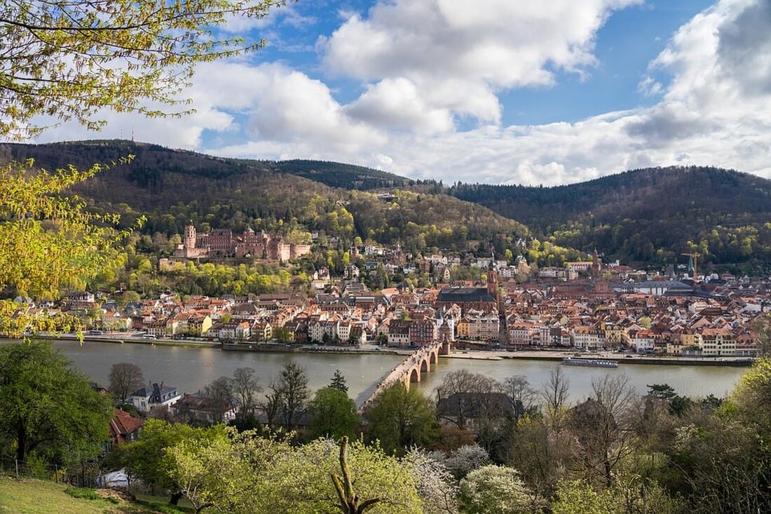 Entdecken Sie die Geschichte des Kurhauses Baden-Baden: Sonderführung am 29. September zur Ausstellung „THE PLACE TO BE“.