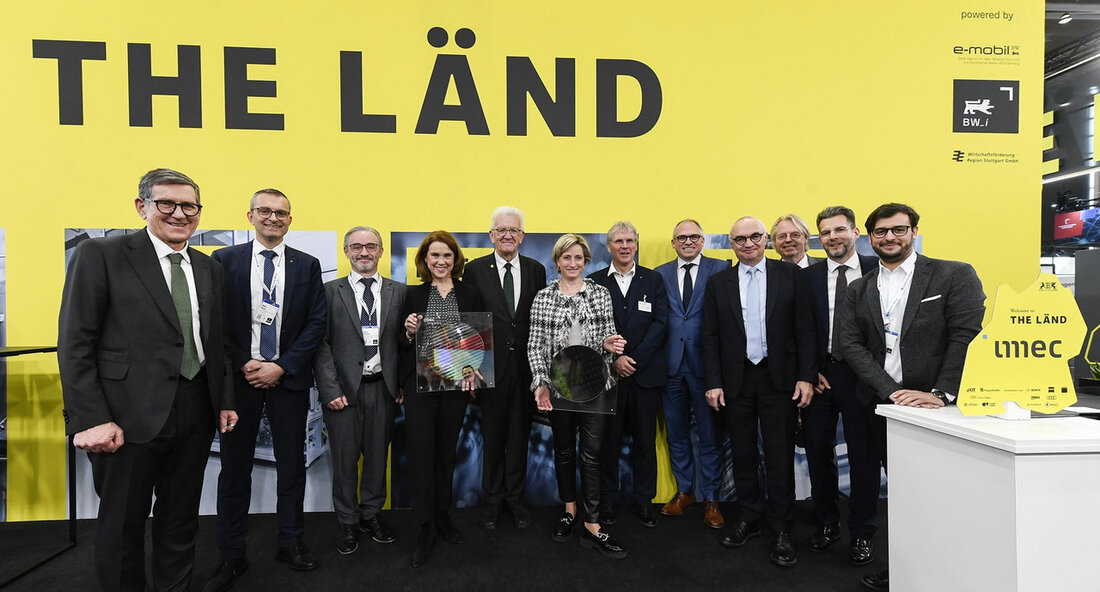 Baden-Württemberg sichert sich Forschungseinrichtung imec: Neue Ära der chiplet-basierten Technologie für die Automobilindustrie Baden-Württemberg hat einen bedeutenden Schritt in der Entwicklung innovativer Technologien für die Automobilindustrie gemacht. Die renommierte Forschungseinrichtung imec mit Sitz in Belgien wird künftig ihre Expertise im Bereich der chiplet-basierten Technologie in das Bundesland einbringen. Dies wurde in einer gemeinsamen Pressemitteilung bekannt gegeben. Ziel der Partnerschaft ist die Stärkung der Zusammenarbeit zwischen Wissenschaft und Industrie, um neue Lösungen für die Zukunft der Mobilität zu entwickeln. Die Integration von imec in Baden-Württemberg, einer Region, die bereits als Hochburg der Automobilindustrie gilt, bietet zahlreiche Chancen. Chiplets, als modulare und …