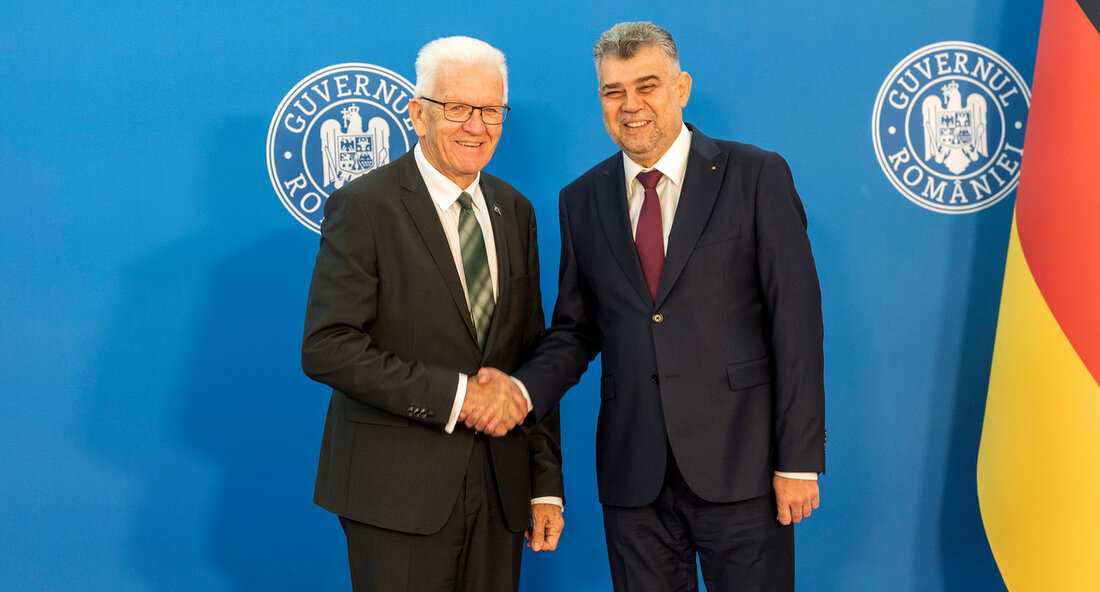 Baden-Württemberg vertieft Zusammenarbeit mit Rumänien und Moldau – Ein Schritt zur Stärkung der Donauregion Ministerpräsident Winfried Kretschmann hat mit einer Delegation von rund 30 Personen eine bedeutende Reise in den Donauraum angetreten, die den Fokus auf die Stärkung der wirtschaftlichen und energiepolitischen Zusammenarbeit mit Rumänien und Moldau legt. Diese dreitägige Delegationsreise, die am 30. September in Bukarest begann, hat das Ziel, die europäische Integration in der Region voranzutreiben und die Unterstützung für die Republik Moldau auf ihrem Weg zur EU-Mitgliedschaft zu bekräftigen. Ein zentrales Element der Reise war die Unterzeichnung einer gemeinsamen Absichtserklärung mit Rumäniens Premierminister Ion-Marcel Ciolacu, die den …