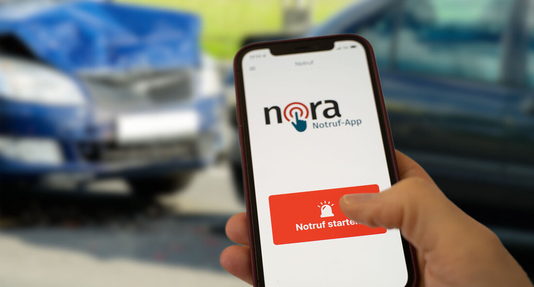 Mit der nora Notruf-App sind Polizei, Feuerwehr und Rettungsdienst jetzt auch in Notsituationen per App erreichbar – ohne zu sprechen. „Die Notruf-App ‚nora‘ ergänzt jetzt die bestehenden Notrufsysteme um eine zusätzliche mobile Komponente“, erklärt Innenminister Thomas Strobl und fährt fort: „Von der Entwicklung profitieren vor allem Menschen mit Sprach- oder Hörbehinderung und Menschen mit geringen Deutschkenntnissen, die für mehr Sicherheit und Selbstbestimmung sorgen.“ Der Start der App ist ein erster Schritt; „Nora“ soll in den kommenden Jahren kontinuierlich weiterentwickelt werden. Wirksam helfen, ohne zu sprechen das Notruf-App „nora“ ermöglicht Ihnen im Notfall einen Notruf zu tätigen, ohne zu sprechen. Bei …