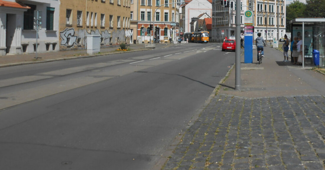 Baumaßnahmen Gorkistraße und Dieskaustraße: Bauherren laden zu digitalen Informationsveranstaltungen ein Die Stadt und die Leipziger Gruppe informieren am 2. März 2023 jeweils in digitalen Bürgerinformationsveranstaltungen zu den Plänen für zwei komplexe Straßenbaumaßnahmen. Gorkistraße Um 17 Uhr startet die Veranstaltung zum grundhaften Ausbau der Gorkistraße zwischen Kohlweg und Ossietzkystraße. Vorgestellt werden der Bauablauf und die Verkehrsführung während der geplanten Bauzeit vom 28. März bis voraussichtlich Ende 2024. Zum Stream der Veranstaltung gelangen Anwohner/-innen und Interessierte über die Baustellenseite www.leipzig.de/gorkistrasse. Die Veranstaltung wird aufgezeichnet und steht zusammen mit allen wichtigen Informationen zur Baumaßnahme im Nachgang online zur Verfügung. Dieskaustraße Ab 19 Uhr &hellip;