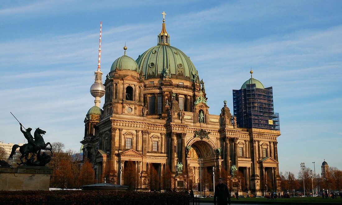 Die Berlin Food Week feiert 10 Jahre mit innovativen Ernährungstrends, Algen-Eis und Pistazienmilch. Besuchen Sie das Festival!