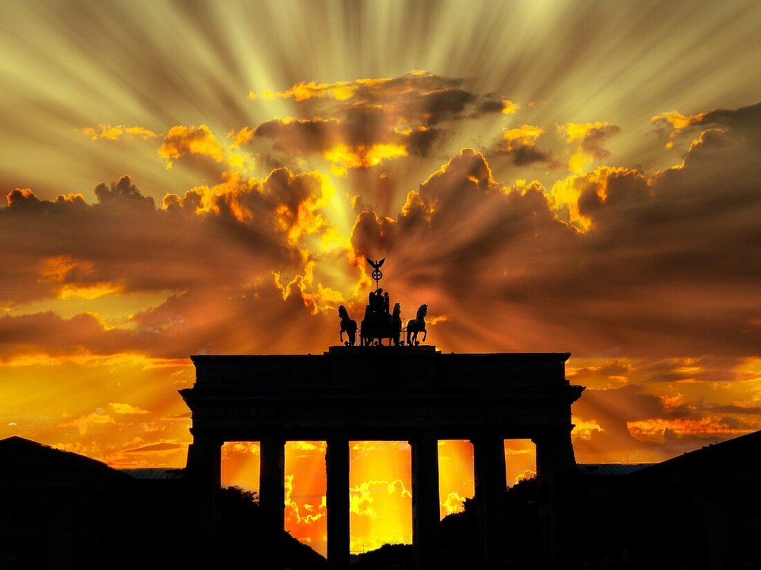 Berlin: Steueridentifikationsnummer wird zur Bürgernummer Die Steueridentifikationsnummer wird zu einer Art Bürgernummer, die es einer Behörde ermöglicht, auf bereits vorhandene Daten einer Person bei einer anderen Behörde zuzugreifen. Der Bundesrat hat am Freitag ein entsprechendes Gesetz verabschiedet, das jedoch auf massive Kritik von Datenschützern und der Opposition im Bundestag gestoßen ist. Die Maßnahme soll den bürokratischen Aufwand durch die eindeutige Identifikation der Bürger reduzieren. Das Registermodernisierungsgesetz ermöglicht es auch, dass mehr Verwaltungsvorgänge online abgewickelt werden können. Dafür wird an etwa 50 Stellen die Steuer-ID der betroffenen Personen gespeichert, beispielsweise im Melderegister, im Führerscheinregister, im Waffenregister, bei der Rentenversicherung und den …