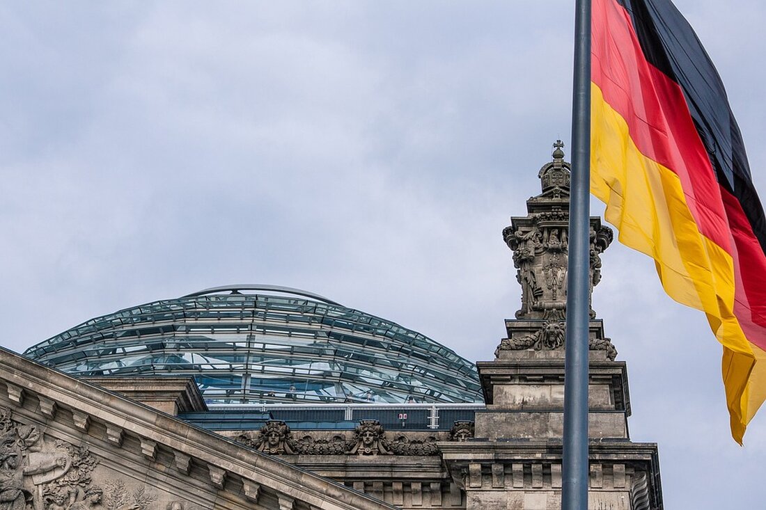 Die Bezirks-Talentiade im Rahmen des Programms „Berlin hat Talent“ fand am 24. Mai in der Halle des Thomas-Mann-Gymnasiums im Märkischen Viertel statt. Über 100 sportlich talentierte Kinder nahmen an der Veranstaltung teil, bei der sie verschiedene Bewegungserfahrungen sammeln und Unterstützung bei der Wahl ihrer „künftigen Lieblingssportart“ erhalten. Landestrainer und Vertreter verschiedener Sportarten hatten die Möglichkeit, talentierte Kinder zu sichten und für ihre Sportart zu gewinnen. Bezirksbürgermeisterin Emine Demirbüken-Wegner (CDU) zeigte sich begeistert von der Veranstaltung und lobte das Programm „Berlin hat Talent“, das seit 2011 in Berlin stattfindet und seit dem Schuljahr 2020/21 flächendeckend in der gesamten Stadt durchgeführt wird. …