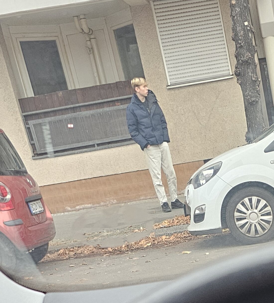 Die Polizei Berlin sucht Zeugen zu einem Geldfälscher, der beim Kauf von Smartphones betrog. Hinweise erbeten!