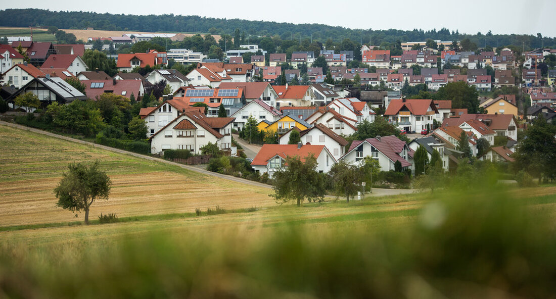 Das Großprojekt Grundsteuerreform geht in die nächste Phase: Ab dem 1. Juli 2022 können Grundstückseigentümer ihre Grundsteuererklärung abgeben. Einsendeschluss ist der 31. Oktober 2022. Am Freitag, 1. Juli 2022 ist es soweit: Dann können Eigentümer von Immobilien ihre Grundsteuererklärung abgeben. Dafür haben sie bis Ende Oktober 2022 Zeit. Private Eigentümer haben wichtige Informationen zur Abgabe einer Erklärung an einem Ort Informationsschreiben erhalten. Zusammen mit den Daten auf dernationale Webseite zur Verfügung gestellt werden, kann die Grundsteuererklärung schnell und einfach ausgefüllt werden. Die Steuer ist Pflicht: Die Erklärungen bilden die Grundlage für die Grundsteuerreform. Finanzminister Gisela Splett sagte: „Die Grundsteuerreform ist …