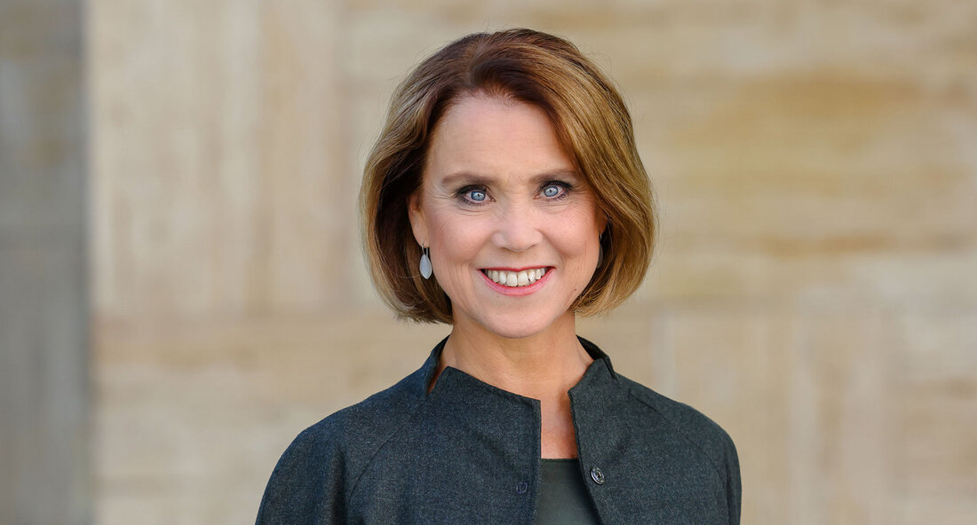 Wissenschaftsministerin Petra Olschowski besucht die Jahrestagung des German Academic International Network in Boston und präsentiert deutschen Hochschulen und Wissenschaftseinrichtungen Nachwuchswissenschaftlerinnen und -wissenschaftlern. Wissenschaftsministerin Petra Olschowski nimmt derzeit an der Jahrestagung des German Academic International Network (GAIN) in Boston teil. Die Tagung bietet deutschen Hochschulen und Wissenschaftseinrichtungen die Möglichkeit, sich zu präsentieren. Adressaten sind Nachwuchswissenschaftlerinnen und -wissenschaftler aus Deutschland, die derzeit in den USA oder Kanada tätig sind. Wissenschaftsministerin Petra Olschowski betont die hohe Qualität der spezifischen Angebote der deutschen Hochschulen und Forschungseinrichtungen für den wissenschaftlichen Nachwuchs. Sie betont, dass der Standort Baden-Württemberg aufgrund seiner Vielfalt und Exzellenz besonders attraktiv für …