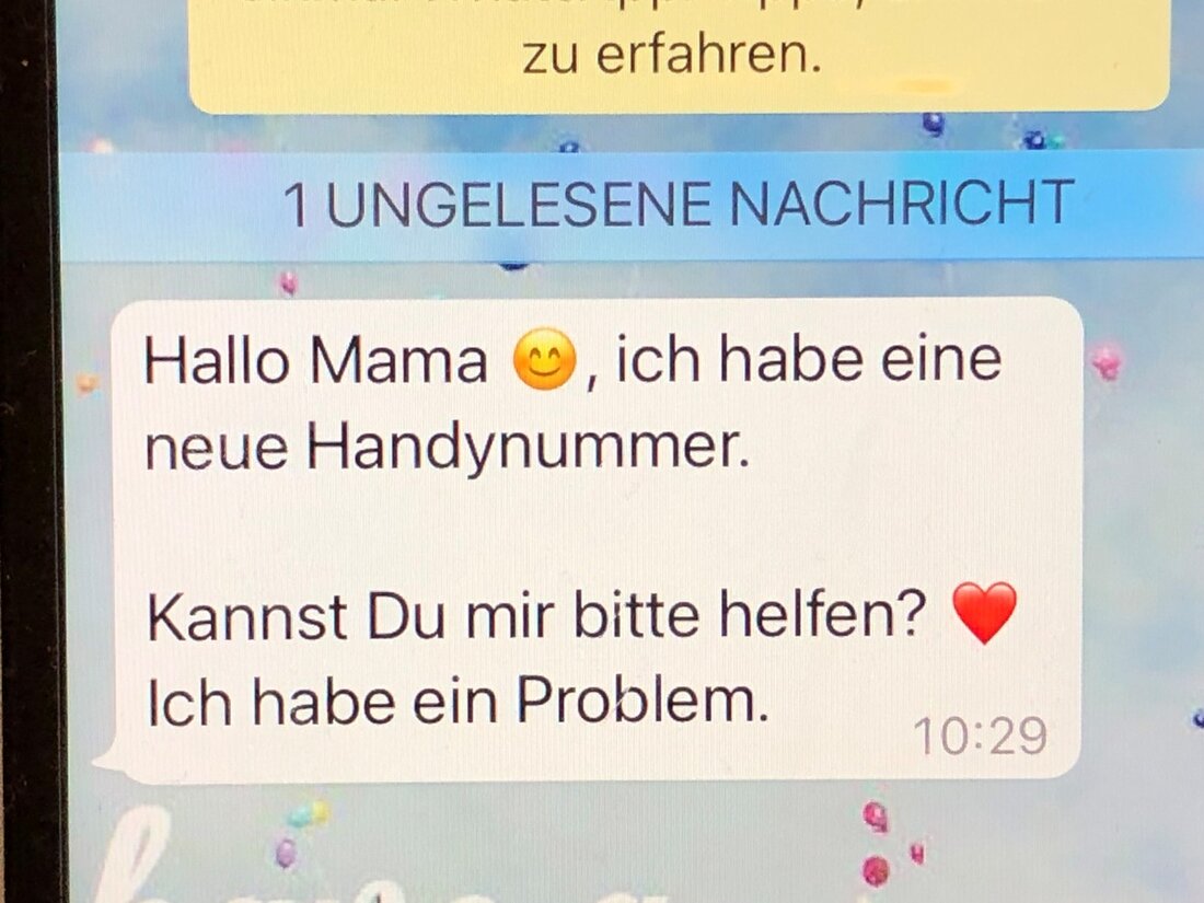 Ein 69-jähriger Velberter wurde durch eine falsche WhatsApp-Nachricht um Geld betrogen. Polizei warnt vor Betrugsmaschen.