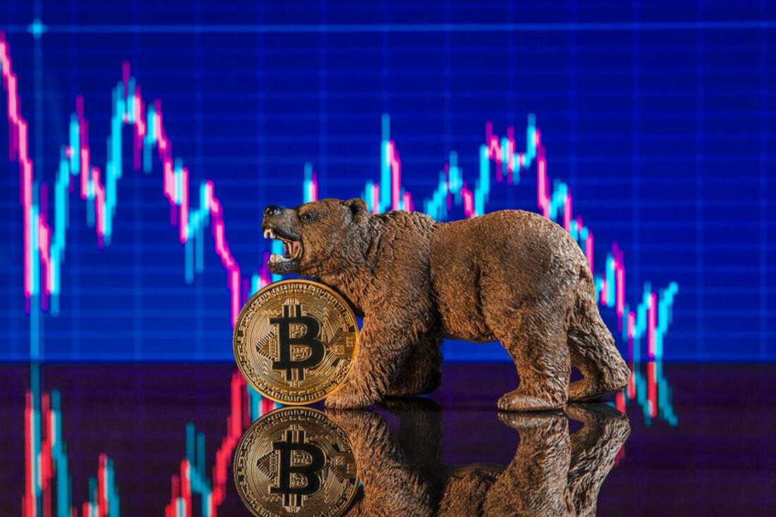 Richard Teng gab an, dass der Kryptomarkt nach großen geopolitischen Ereignissen eher zurückspringt Tengs Bemerkungen kommen, als Bitcoin Anfang dieser Woche unter 90.000 US -Dollar nach den Nachrichten der Handelszölle von US -Präsident Donald Trump in Kanada und Mexiko gesunken ist Was wir mit den Krypto -Marktpreisen sehen, ist ein „taktualer Rückzugsort, keine Umkehrung“, so Binances CEO. In einer Reihe von Beiträgen auf XRichard Teng sagte, dass Kryptomärkte nach größeren Ereignissen in der Regel zurückspringen. „Die Geschichte hat gezeigt, dass Kryptomärkte auf makroökonomische Veränderungen reagieren, ähnlich wie traditionelle Vermögenswerte, aber sie springen auch mit bemerkenswerter Widerstandsfähigkeit zurück“, sagte er und …