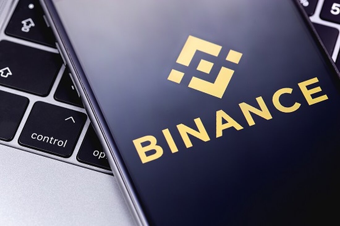Binance wird Memecoin (MEME) am 3. November um 08:00 UTC für den Spothandel auflisten. Die Ankündigung hat neues Interesse an Meme-Tokens geweckt, wobei der Markt für Memeinator (MMTR) optimistisch ist. Diese Preisvorhersage für MEME und MMTR untersucht, was die neuen Token für Händler einzigartig und attraktiv macht. Memecoin ($MEME) liegt inmitten der neuesten Nachrichten von Binance, der nach Handelsvolumen weltweit größten Krypto-Börse, im Trend. Laut einer heute veröffentlichten Ankündigung beginnt die Handelsunterstützung für $MEME am Freitag, dem 3. November. Die Notierung von Memecoin auf Binance bedeutet, dass der Token von einer größeren Marktpräsenz profitieren könnte, da die Nachfrage aufgrund der …