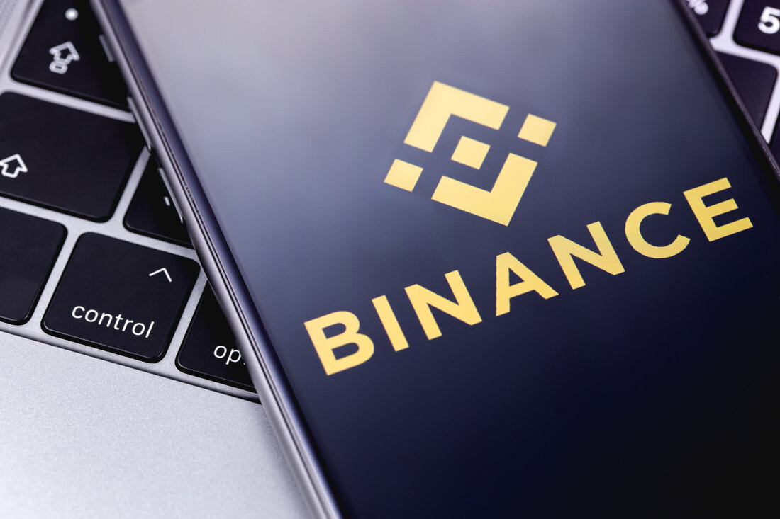 Wichtige Erkenntnisse Die Kryptobörse Binance hat ihre Registrierung bei der indischen Financial Intelligence Unit abgeschlossen. Der Vorverkauf von Poodlana hat die Marke von 7,7 Millionen US-Dollar überschritten und nähert sich seinem Ende. Binance jetzt bei der indischen FIU registriert Binance, die nach täglichem Handelsvolumen führende Kryptowährungsbörse, hat ihre Registrierung bei der indischen Financial Intelligence Unit (FIU-IND) abgeschlossen. Diese jüngste Entwicklung erfolgte einige Monate, nachdem die Börse mit einer Geldstrafe von 2,2 Millionen Dollar belegt wurde, weil sie im Land ohne Genehmigung Dienstleistungen erbracht hatte. Dank dieser Registrierung ist Binance nun in 19 Ländern weltweit registriert. Mit dieser Registrierung sind die …