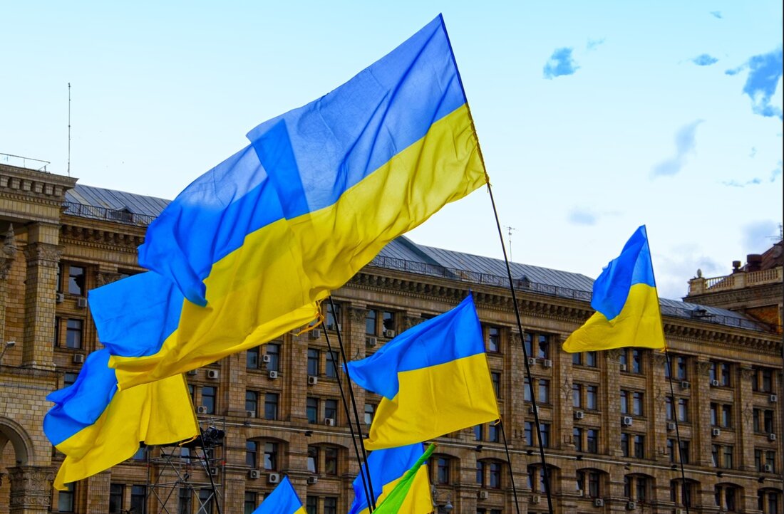 Die Binance Charity Foundation hat auch einen Nothilfefonds mit Kryptopriorität eingerichtet Der Ukraine Emergency Relief Fund nähert sich Spenden in Höhe von 6 Millionen US-Dollar. Laut einer Bekanntmachung Gepostet von Changpeng Zhao, dem Vorstandsvorsitzenden von Binance, hat die nach Transaktionsvolumen größte Krypto-Börse der Welt 10 Millionen US-Dollar gespendet, um in der Krise zu helfen, die sich aus der anhaltenden russischen Militäraktion in der Ukraine ergibt. Der gemeinnützige gemeinnützige Arm der Börse hat auch eine Crowdfunding-Initiative gestartet und sich für Krypto-Spenden eingesetzt, die zur Beruhigung der Situation im Land beitragen sollen. „#Binance spendet 10 Millionen Dollar, um der humanitären Krise in …