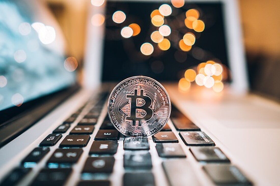 Die Preise von Mantra (OM) und Kaspa setzten ihren Aufwärtstrend am Wochenende fort, da die Nachfrage nach ihren Token sprunghaft anstieg und der Krypto-Angst- und Gier-Index stieg. OM ist in den letzten 24 Stunden um mehr als 15 % und in den letzten 7 Tagen um 98 % gestiegen. Gleichzeitig stieg Kaspa in den beiden Sitzungen um 2,7 % bzw. 40 %. Bitbot-Token-Verkauf übersteigt 507.000 US-Dollar Die andere große Krypto-Nachricht des Wochenendes war, dass Bitbot bei seinem starken Token-Verkauf endlich die 500.000-Dollar-Marke überschritten hat. Dies ist eine starke Leistung, wenn man bedenkt, dass der Verkauf bereits vor einigen Wochen begonnen …